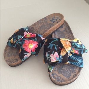 New Muk Luks Faun Sandals Slides Tropical Floral Sz 7